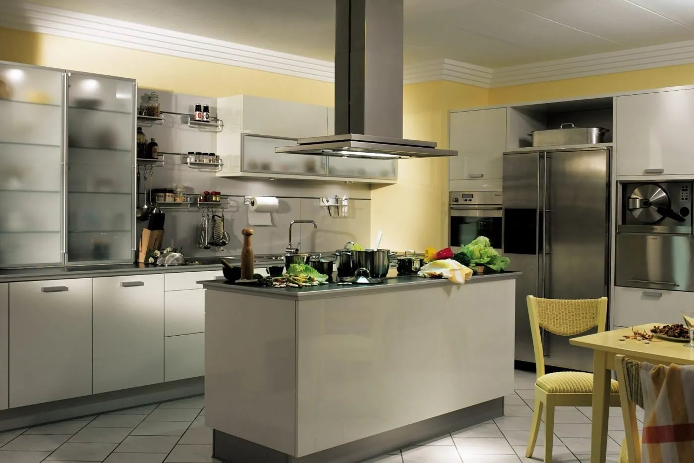 Z51 ARSTYL® 2M NMC Ceiling coving in stylish kitchen | DecorMania UK